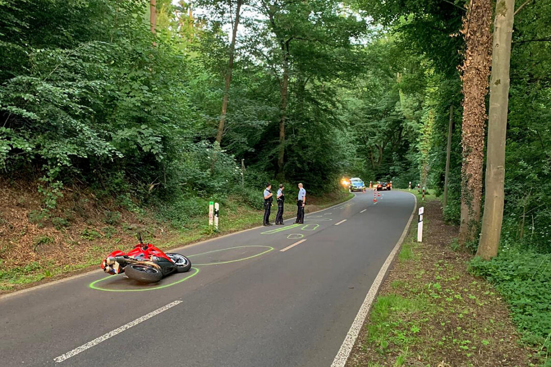 Unfall Mit Reh Motorradfahrer 27 Schwer Verletzt