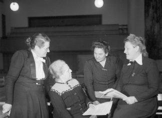 Die "Mütter des Grundgesetzes", v. l.: Helene Wessel, Helene Weber, Friederike Nadig und Elisabeth Selbert. Foto: Haus der Geschichte.