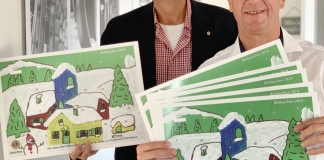Michael Hoffart und Martin Bürgener mit dem neuen Kalender.