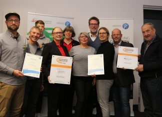 Die Vertreterinnen und Vertreter von fünf lokalen Sportvereinen freuten sich über die Auszeichnungen des Kreissportbundes Mettmann e.V.Foto: André Volkmann