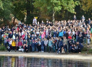 Über 200 Kinder und ihre Betreuer bei einer Ferienfreizeit im Erlebnispark Schloss Dankern. Foto: privat/Archiv