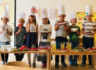 Vorschulkinder der Kita St. Lambertus in Mettmann beim Abschlussbuffet. Foto: Kreis Mettmann