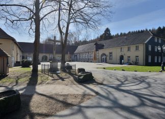 Die Vorburg von Schloss Hardenberg Foto: Mathias Kehren