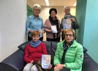 Das „Wundertüten“-Orgateam (vorn): Jutta Bassing und Adelheid Heiden, (hinten) Dagmar Freund, Andrea Schulte und Evelin Raabe. Foto: Sabine Drasnin