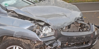 Der schwer beschädigte Kia aus Solingen. Foto: Polizei