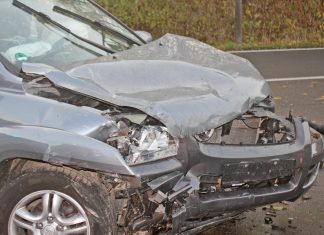 Der schwer beschädigte Kia aus Solingen. Foto: Polizei