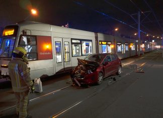 Schwer beschädigt: der Fiesta nach dem Zusammenstoß mit der Straßenbahn.