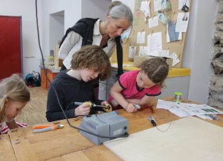 Freie Aktive Schulen Wülfrath beteiligt sich an der Aktion "MakeSmthng" von Greenpeasce. Foto: FASW