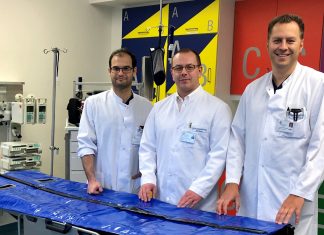 Mit Oberarzt Dr. med. Christos Koukos, Chefarzt Dr. med. Andrzej Kaminski und Oberarzt Dr. med. Claus-Robin Fritzemeier baut das EVK Mettmann sein Behandlungsangebot aus. Foto: EVK Mettmann