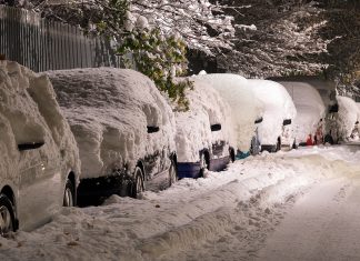 Im Winter wichtig: Hauseigentümer müssen die Gehwege vor ihrer Haustür wochentags bis 7 Uhr und sonn- und feiertags bis 9 Uhr von Schnee und Eis befreien. Foto: Symbolbild, pixabay