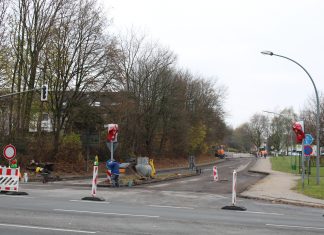 Die Bauarbeiten an der Kettwiger Straße in Velbert dauern ein paar Tage länger. Foto: Hans-Joachim Kling