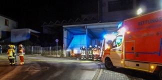 Einsatzfahrzeuge und -kräfte am Schopshofer Weg Foto: Feuerwehr Heiligenhaus
