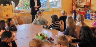 Peter Beyer hat Schülerinnen und Schülern vorgelesen. Foto: Peter Beyer MdB