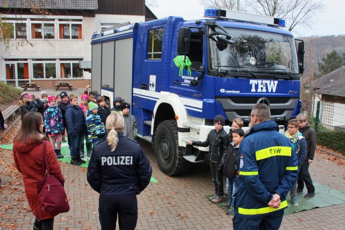 Die Aktion "Toter Winkel" fand jetzt auf dem Schulhof der Grundschule Kuhstraße statt. Foto: privat