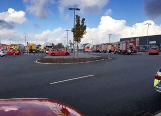Mit einem Großaufgebot war die Feuerwehr an der Sontumer Straße in Velbert im Einsatz. Foto: Feuerwehr