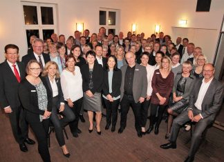 Die Jubilare der Sparkasse HRV beim Gruppenfoto. Foto Sparkasse