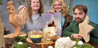 Haben das Programm zum Heiligenhauser Weihnachtsmarkt vorgestellt: Veronika Kautz, Irid und Hannes Johannsen. Foto: Mathias Kehren