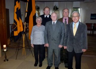 (v.l.) Liesel Rohloff, Präses Pfr. Herbert Ullmann, Siegfried Dosin, Vors. Wilfried Meiswinkel, Helmut Hordt "wechselten ihre Perspektiven" auf dem Kolpinggedenktag. Foto: Privat