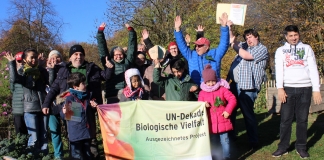 Eine besondere Ehre: Anfang November wurde der Garten mit der Auszeichnung „UN-Dekade-Projekt Biologische Vielfalt“ geehrt. Foto: Privat