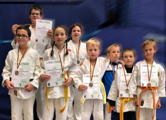 (v.l.) Sie alle gewannen Medaillen: Oliver, Leander, Lena, Amalia, Krill, Justus, Tim und Connor. Foto: Privat