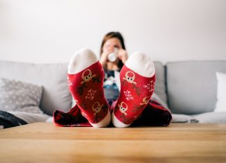 Kann auch für warme Füße sorgen: Die energetische Sanierung für Altbauten. Foto: Symbolisch
