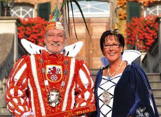 Bitten um Spenden statt Geschenke: Thomas III. und Traudel I, das Prinzenpaar 2019 der Stadt Ratingen. Foto: Peter Hense