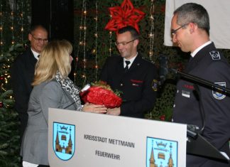 Dank ging an Veronika Traumann für die konstruktive Zusammenarbeit. Foto: Feuerwehr Mettmann