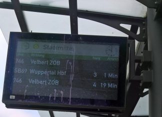 Schaden von 1.600 Euro: Vandalismus am Fahrgastmonitor. Foto: Stadt Wülfrath