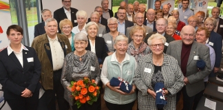 Die VSG hat ihre Miglieder geehrt, die dem Sportverein seit langem die Treue halten. Inge Kuhs (3.v.r.) ist seit 86 Jahren dabei. Foto: Mathias Kehren