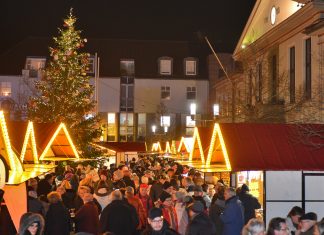 Der Heiligenhauser Weihnachtsmarkt ist gut besucht. Foto: Mathias Kehren