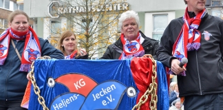 Daniel Tüch (rechts) hat den Vorsitz bei den Heljens-Jecken übernommen, hier im Bild mit der ersten Schatzmeisterin Heike Kulow, Schriftführerin Nathalie Schneider und der zweiten Schatzmeisterin Carina Kulow (v.r.) beim Hoppediz-Erwachen. Foto: Mathias Kehren