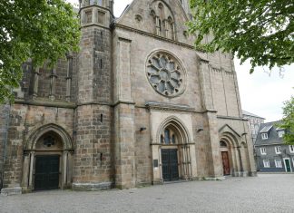 Wird an Weihnachten und Silvester zu einer Anlaufstelle für Liebhaber vielseitiger Kirchenmusik: Die Kirche St. Lambertus. Foto: Sabine Drasnin