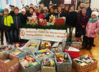 Spendenaktion der Wülfrather Tafel, hier Kinder der Parkschule.