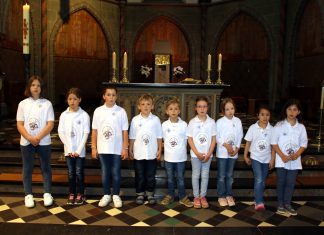 Auch im vergangenen Jahr haben musikalisch interessierte Mädchen und Jungen ihre Aufnahme in den Kinderchor an St. Lambertus gefeiert. Foto: Matthias Röttger