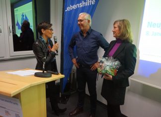 Verabschiedung von Jakob Dreesmann als Leiter der Lebenshilfe-Sportgruppe. (v.l.) Nicole Dünchheim, Jakob Dreesmann und Elke Klingbeil. Foto: Lebenshilfe