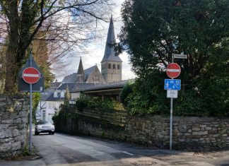Von der Beckershoffstraße/Kreuzstraße aus dürfen Radfahrer entgegen der Einbahnstraße über die Oberstraße bis zur Düsseldorfer Straße/Adlerstraße fahren. Foto: Kreisstadt Mettmann