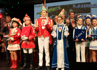 Wurden am Sonntag zum Kinderprinzenpaar der aktuellen Session gekürt: , Tom Richter und Luisa Zucali, nun Prinz Tom I. und Prinzessin Luisa I. Foto: RaKiKa
