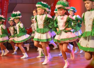 Die Kindertanzgarde Grün-Weiß Langenhorst begeisterte schon einmal das Publikum. Archivfoto: Mathias