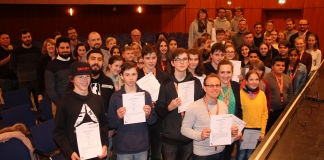 Diese 40 Achtklässler sind als zertifiziert Medienscouts medienkompetente Ansprechpartner für ihre Mitschüler. Foto: Kreis Mettmann