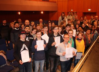 Diese 40 Achtklässler sind als zertifiziert Medienscouts medienkompetente Ansprechpartner für ihre Mitschüler. Foto: Kreis Mettmann