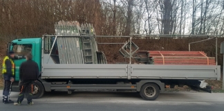 Diesen überladenen Lastwagen haben Kradfahrer des Verkehrsdienstes gestoppt. Foto: Polizei Mettmann