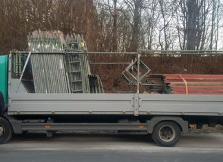 Diesen überladenen Lastwagen haben Kradfahrer des Verkehrsdienstes gestoppt. Foto: Polizei Mettmann