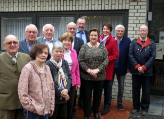 Der aktuelle Seniorenrat mit (vorne von links nach rechts) Siegfried Reuter, Karin Weidner-Hegenbarth, Marga Erkes, Suse Nowka, Helli-Brigitte Kucklick, Anneliese Robertz, Dr. Jürgen Schroeder und Andreas Dick sowie (hintere Reihe von links) Klaus Dähne (Ersatzmitglied), Prof. Robert Lichter, Dr. Helmut Freund (Vorsitzender) und Hans Hahn. Foto: Privat