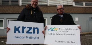 Die Landräte Dr. Andreas Coenen und Thomas Hendele tragen die "Umfirmierung" nach außen. Foto: Kreis Mettmann