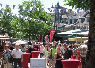 Eines der beliebtesten Feste in Mettmann und der Nachbarschaft: der "Weinsommer" auf dem Markt. Foto: Hans-Joachim Kling
