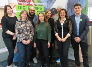 Marielle von Kesselstatt (BG3000), Dörte Stahl, Manuel Senke, Annika Lankers, Anne Forman, Aleksander Perkovic (Referenten der BG3000), Alexandra Jörrens (Lehrerin), Eugen Schulz (Projektleitung BG3000). Foto: BG3000