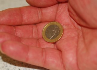 Die Stadtverwaltung warnt aus aktuellem Anlass vor dubiosen Spendensammlern. Foto: Symbolbild (Paul Golla, pixelio)