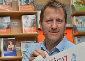 Andreas Adelberger, Leiter der Verbraucherzentrale in Velbert, warnt vor sogenannten Haustürgeschäften.