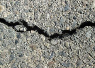 In Mettmann soll es Schlaglöcher geben, die sich "bald den Status eines Sees verdienen". Foto: Symbolbild (pixabay)