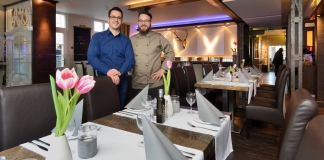 Alex Cusati und Patrick Hülsen sind die neuen Chefs im Restaurant Hirsch in Langenberg. Foto: Mathias Kehren